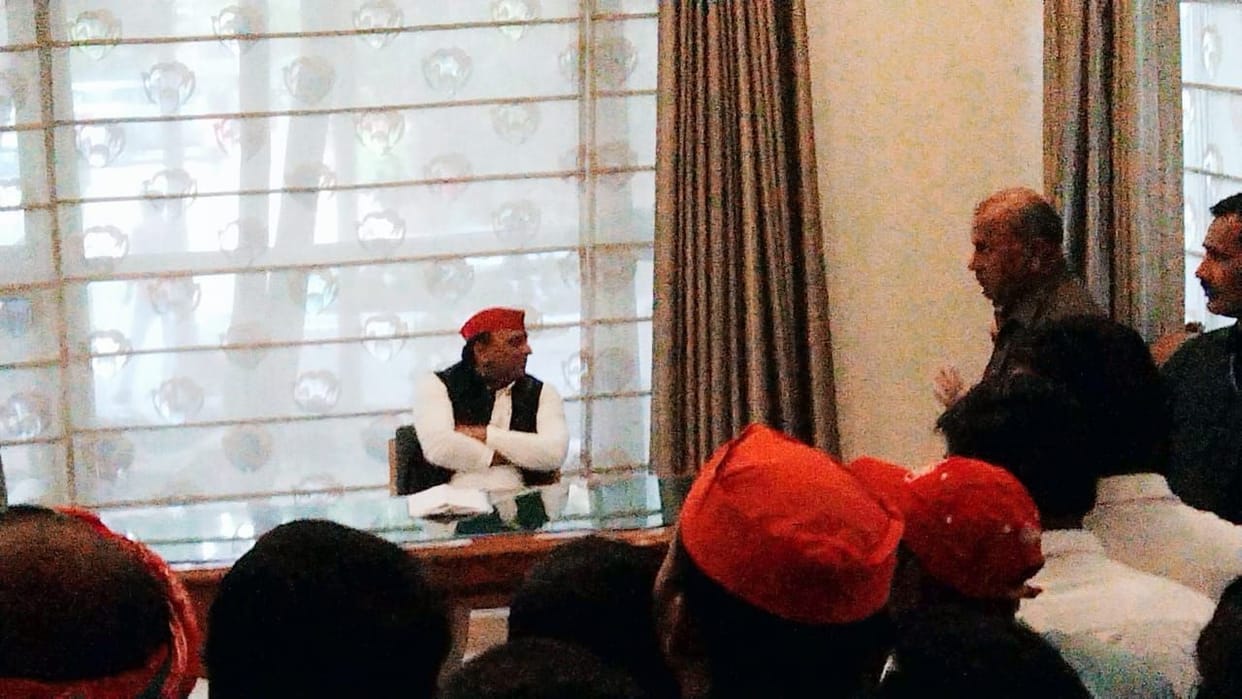 Mulayam Akhilesh reaches Saifai, today there will be a Holi of flowers
