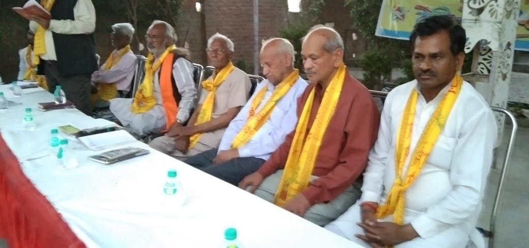 Hathras: Holi has embraced the throat with love...