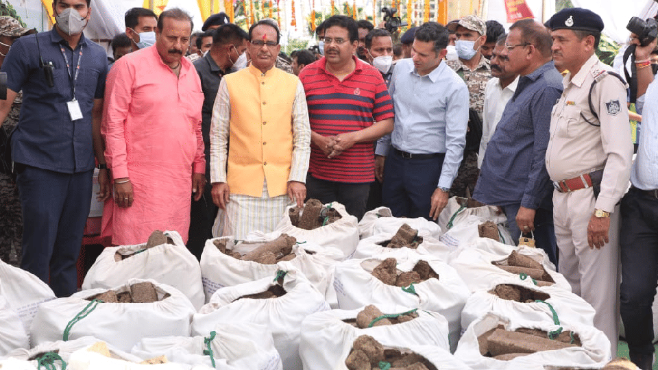 Madhya Pradesh Shivraj to celebrate Holi with wood made of cow dung