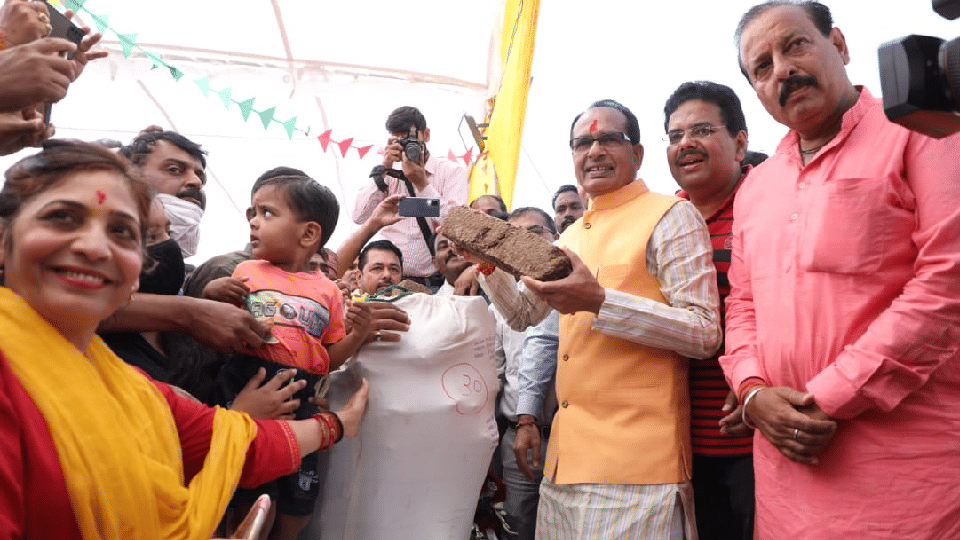 Madhya Pradesh Shivraj to celebrate Holi with wood made of cow dung