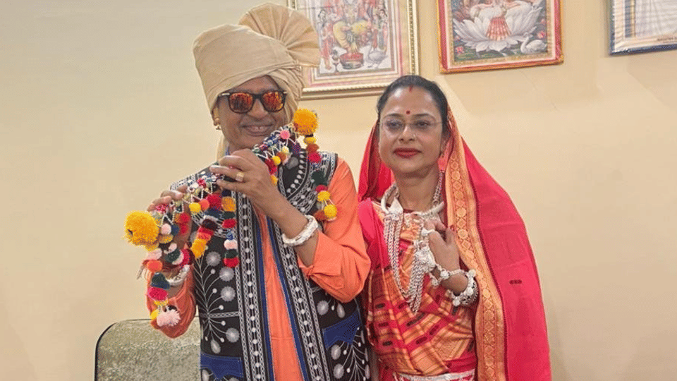 Shivraj Singh Chouhan Participates, dances in Bhagoriya in Barwani District