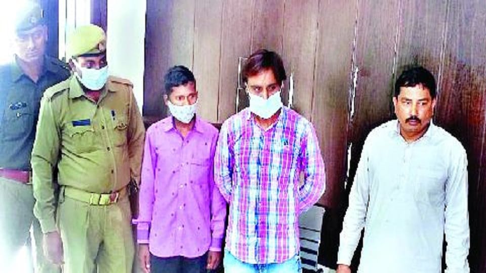 Agra Police arrested three members of Tappebaaz gang