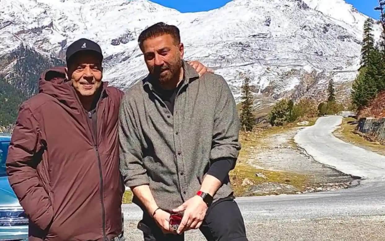 sunny deol and dharmendra reached on hill station shared photo for his fans