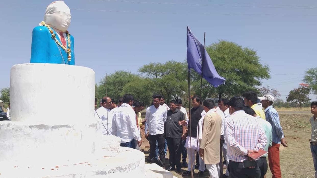 Sehore: Members of the SC Commission, who arrived on a visit to the village of Muskra, said - Baba Saheb will install a new statue of Ambedkar