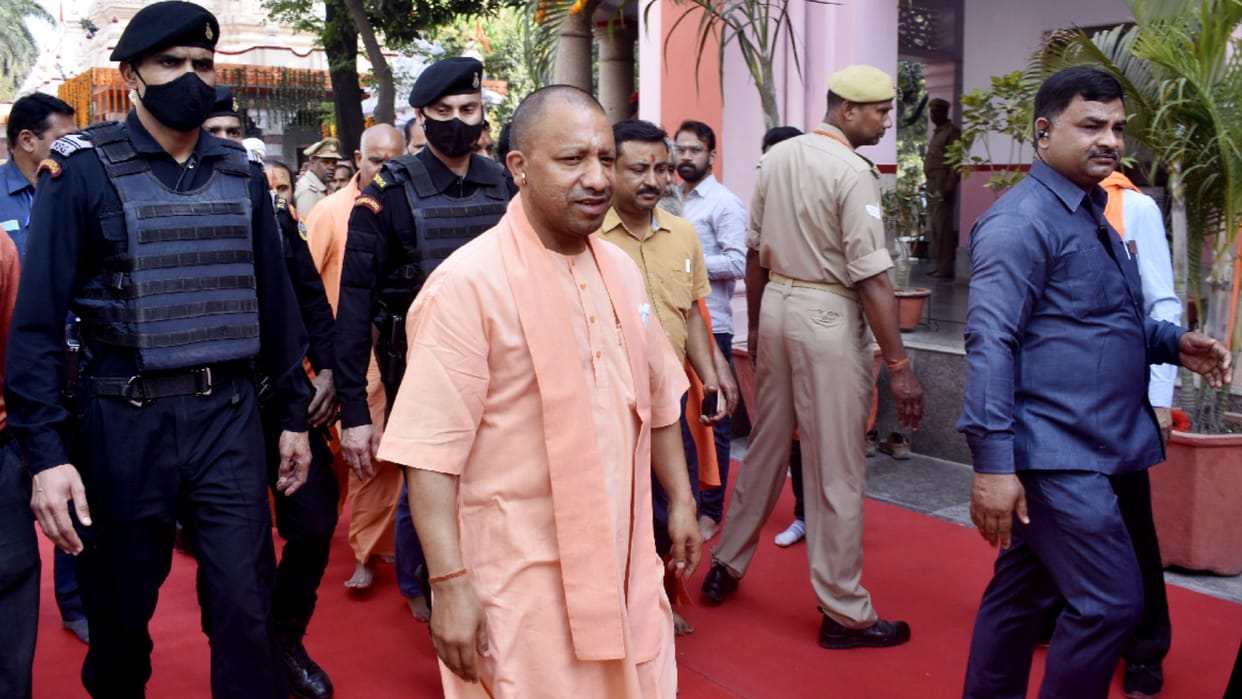 CM yogi inquired about progress of all ongoing projects in Gorakhpur