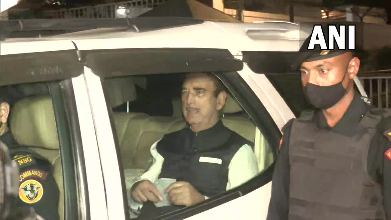 Congress leader Ghulam Nabi Azad meeting Sonia Gandhi at 10 Janpath G23 Leaders Election Defeat Latset News Update 