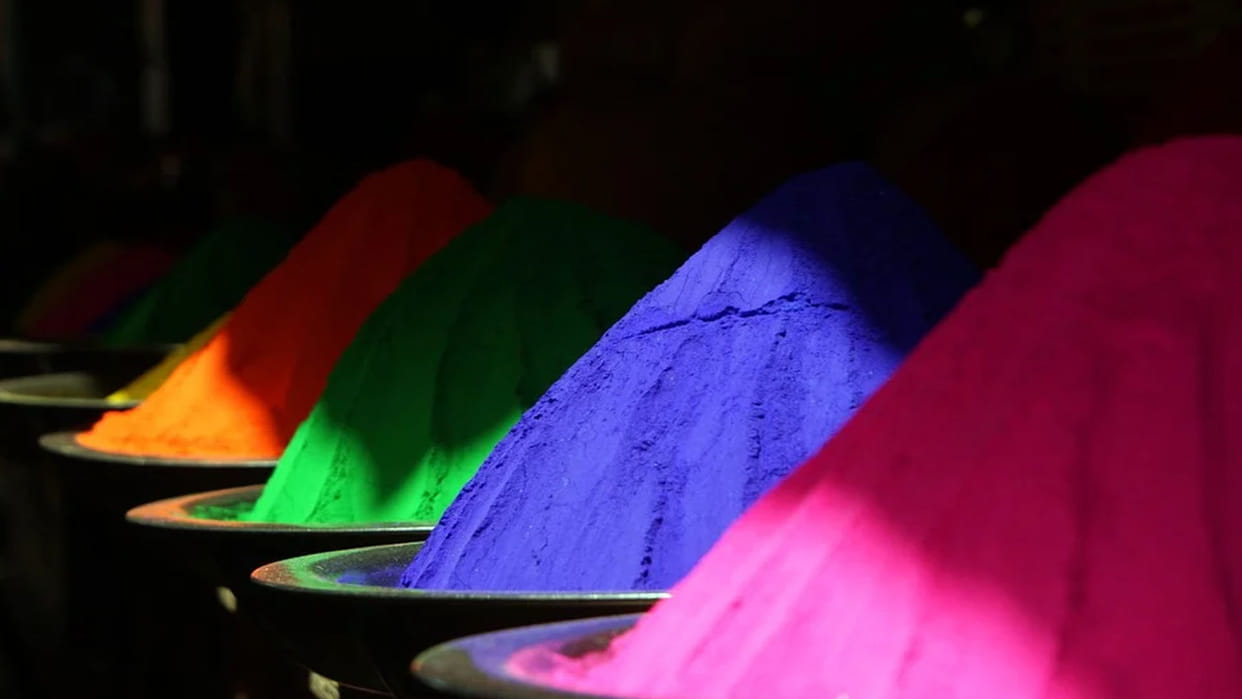 Holi 2023 Auspicious Things to Bring at Home for Money Know Significance and Benefits in Hindi