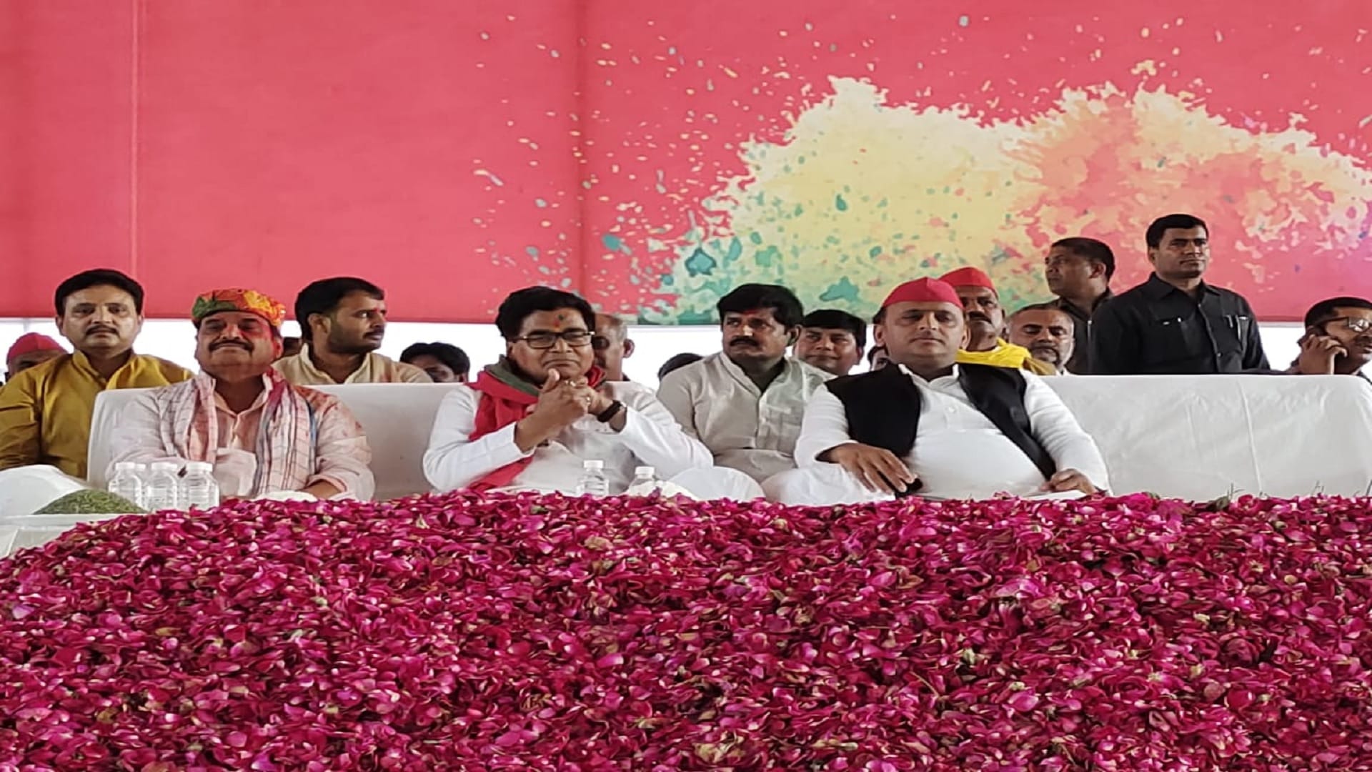 Mainpuri By-Election 2022 Saifai family rift may come in way of Dimple victory not only Shivpal danger