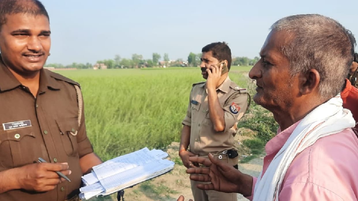 robbed ten thousand rupees and ring from the elderly by showing a knife