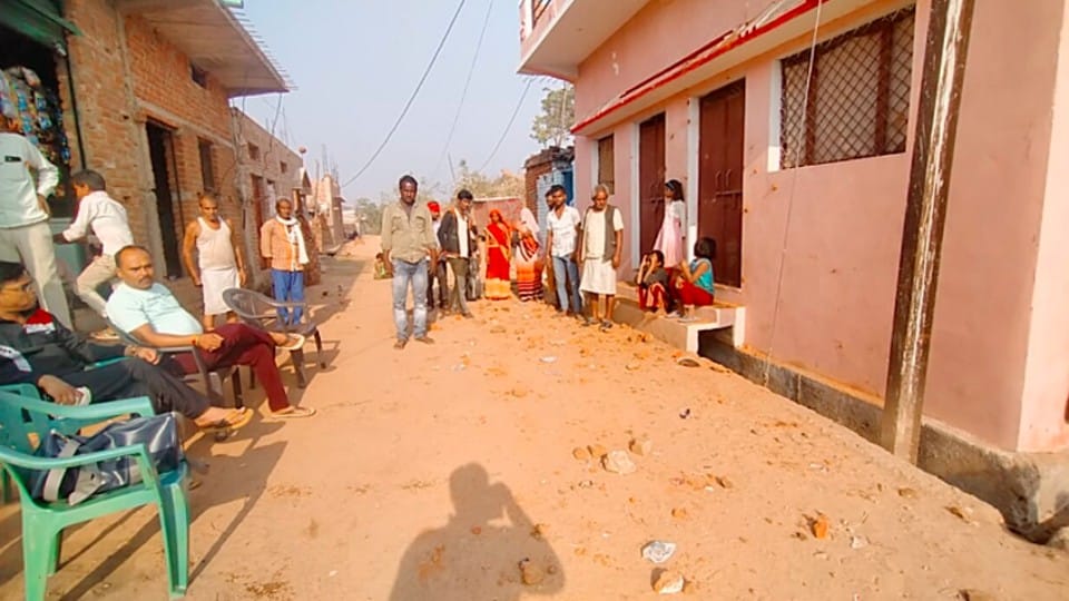 Chhatarpur: rioters pelted stones in aerial fire, beat the youth with a belt; Two women injured in stone pelting
