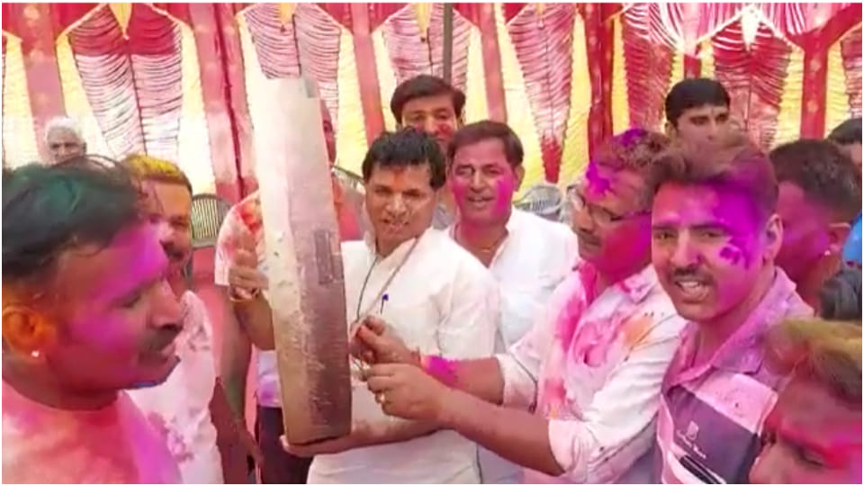 Union Minister of State Kailash Chaudhary played Holi in Barmer