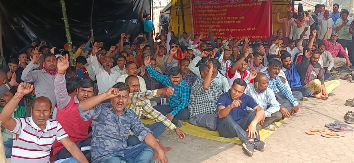 workers on strike
