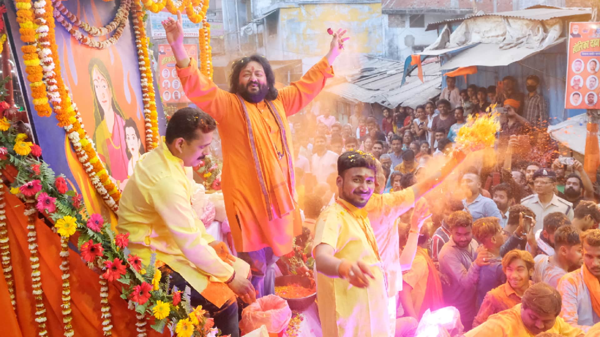 CM yogi took part in Holi festival of Pandeya hata Gorakhpur