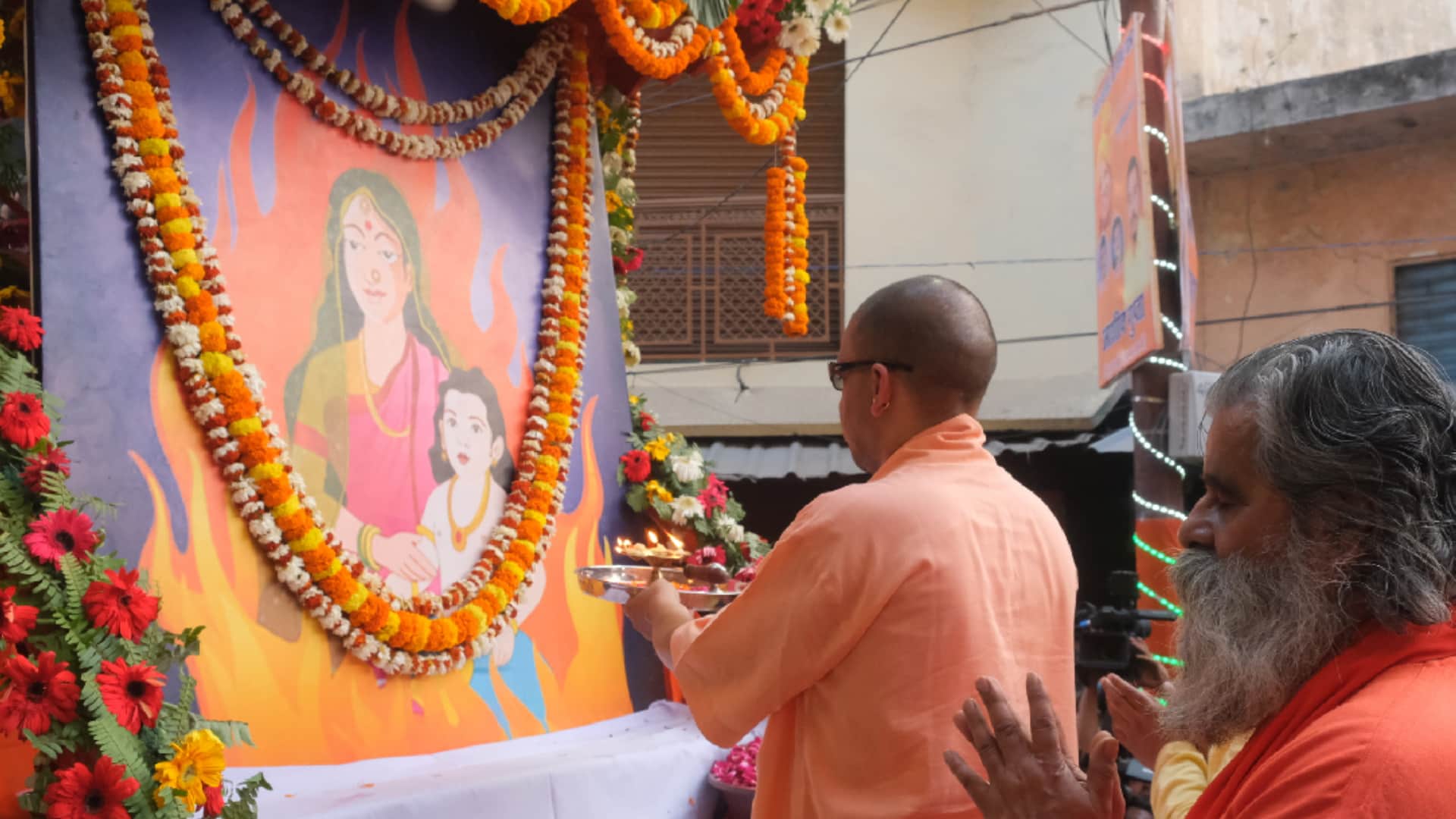 CM yogi took part in Holi festival of Pandeya hata Gorakhpur