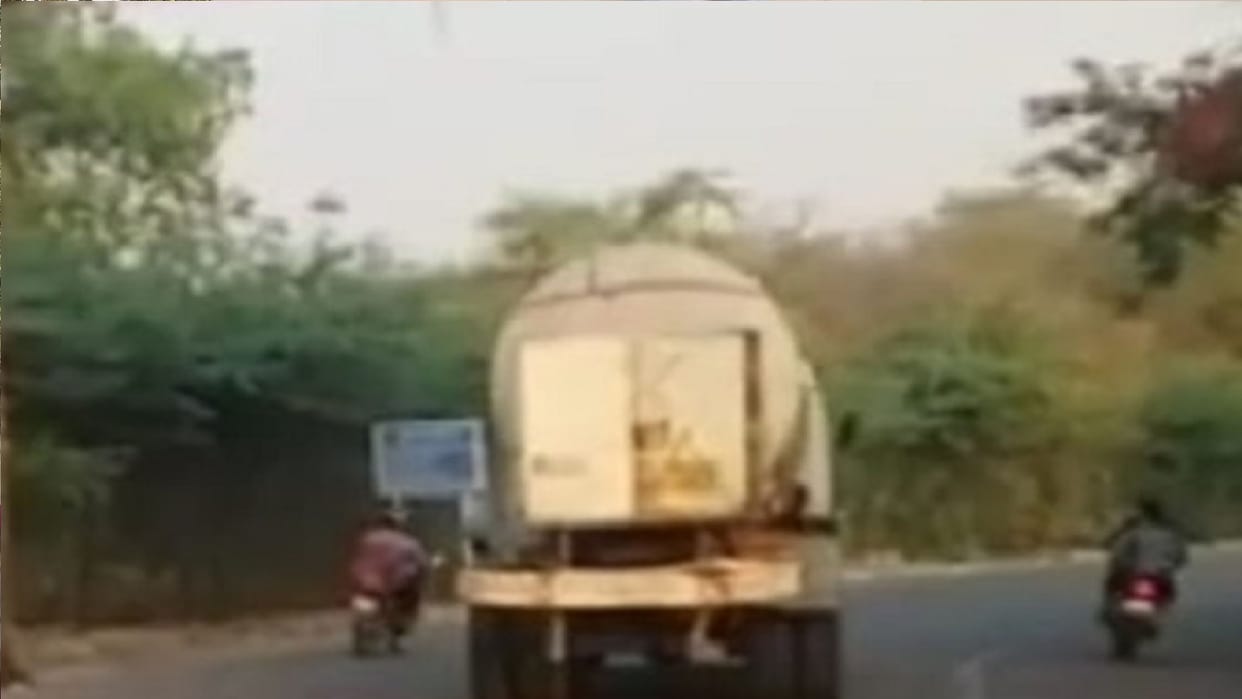 12 tonnes of mustard oil of missing tanker found in Motigarpur Sultanpur