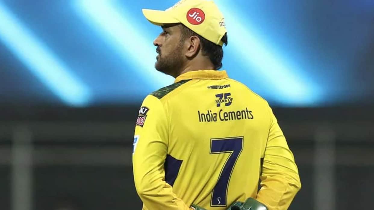 MS Dhoni Injury Mahendra Singh Dhoni knee pain due to calcium deficiency  getting treatment in Ranchi