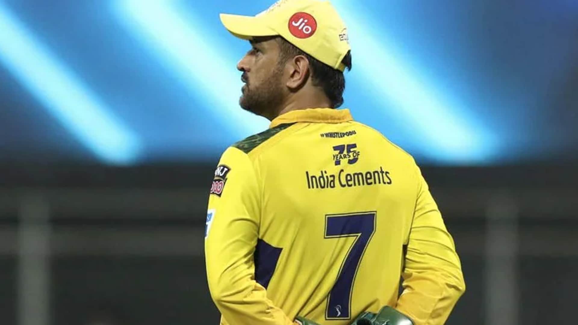 MS Dhoni Injury Mahendra Singh Dhoni knee pain due to calcium deficiency  getting treatment in Ranchi