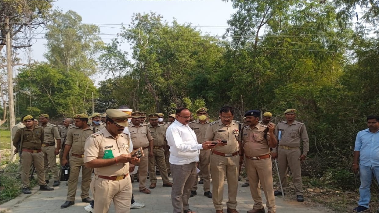 murder in amethi on holi Two killed six injured in dispute