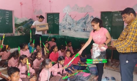 When the colors, gulal and pichkari were found, the faces of the children blossomed