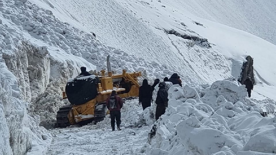 Zojila Pass reopen for traffic from 19th of march Srinagar Leh Highway restored