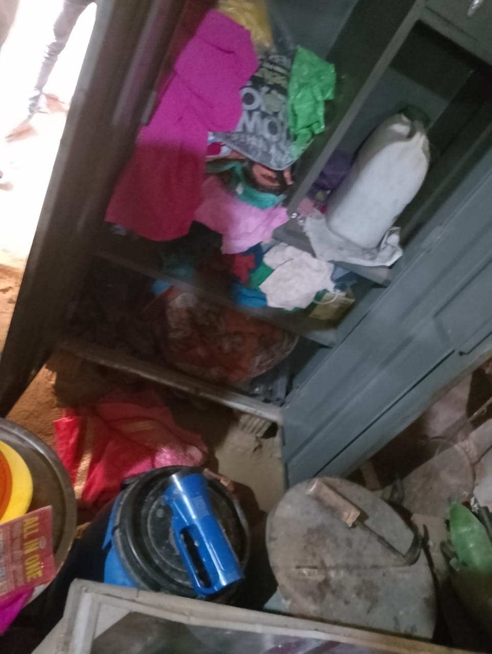 auraiya news,went to leave her sister-in-law with a latch, theft in the house