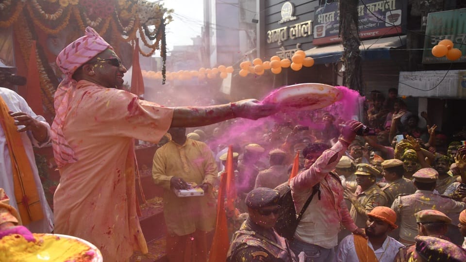 yogi adityanath joined lord narsingh procession played holi with people