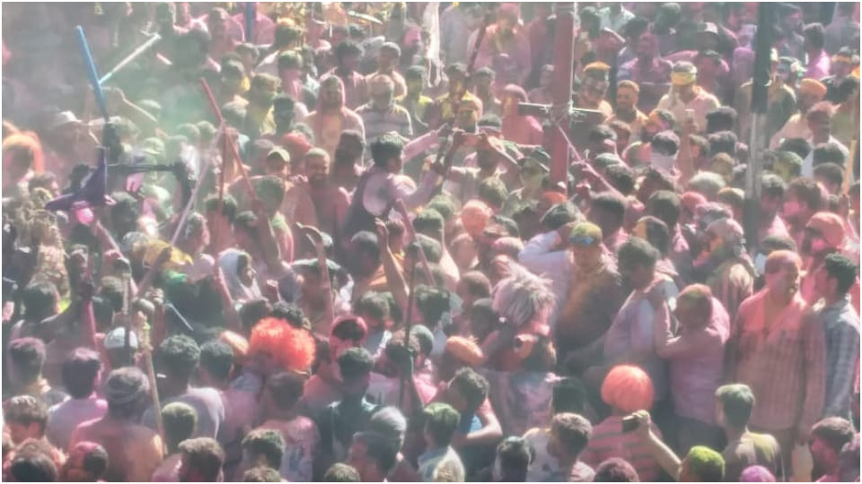 Ruckus over throwing colors at religious place in Baheri report on 52 including BJP and SP leaders
