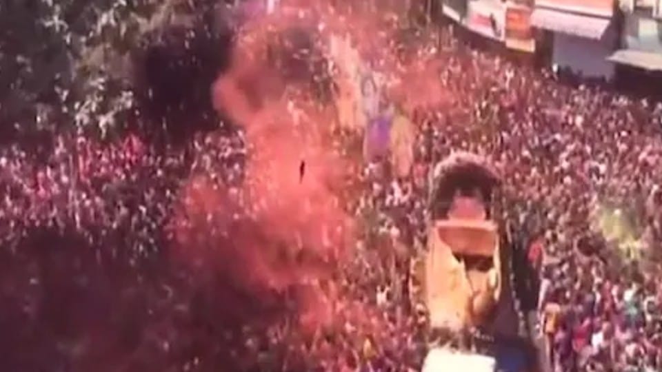 Indore: This time the colorful gar will come out with double enthusiasm, will keep an eye on drones and video cameras, the dilapidated houses of the ger marg land