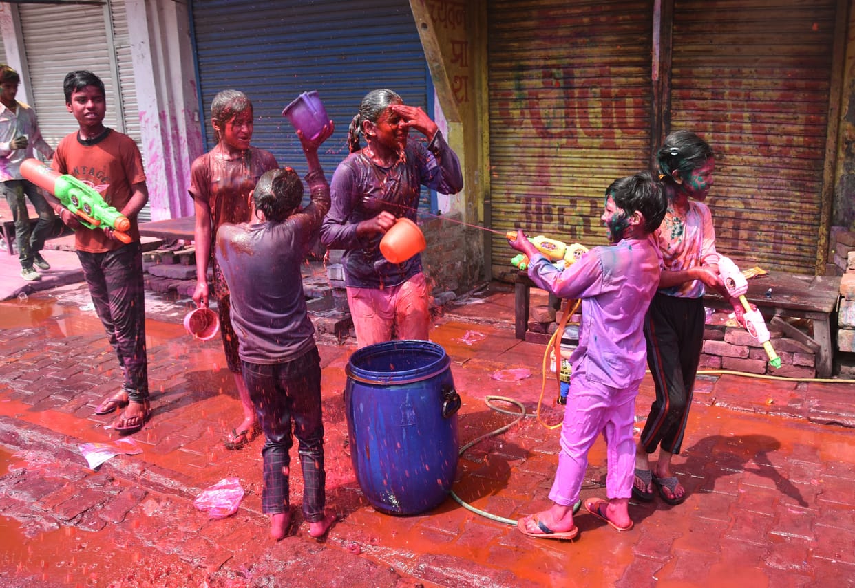 holi news