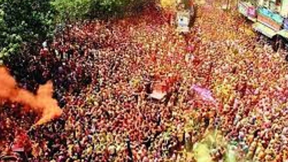 Indore: This time the colorful gar will come out with double enthusiasm, will keep an eye on drones and video cameras, the dilapidated houses of the ger marg land