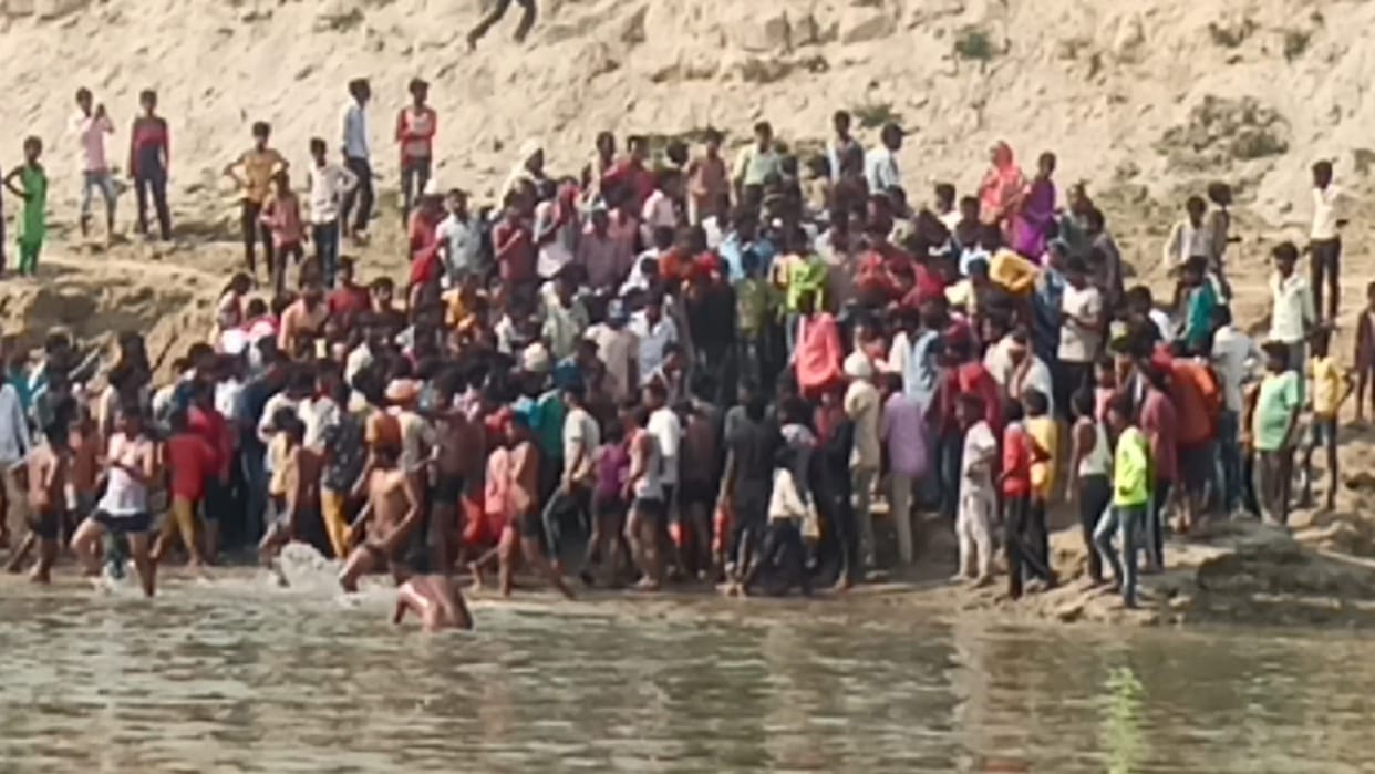 Siddharthnagar: Death of two sisters who went to bathe in the river after playing Holi youths saved two people