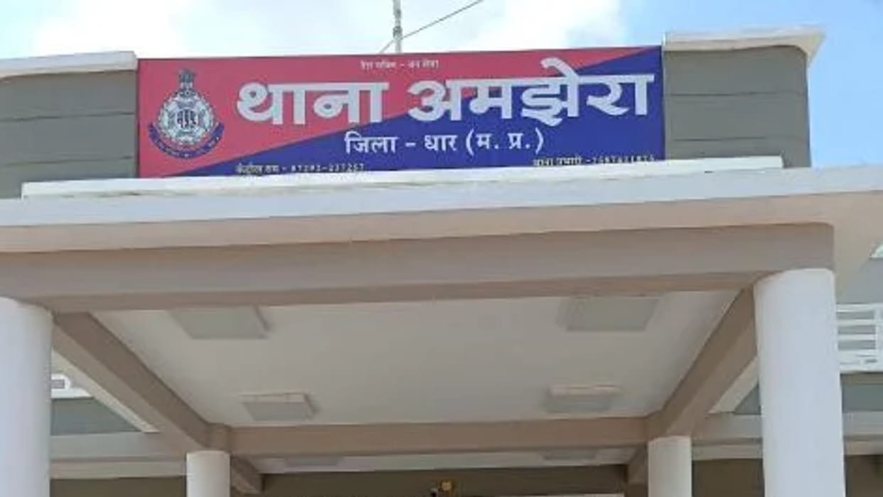Ruckus of miscreants in Dhar: Controversy over filling petrol, bike riders beat up employees, incident captured in CCTV
