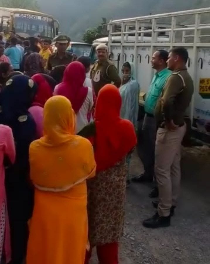 Women protested outside the liquor shop in Dadriyada