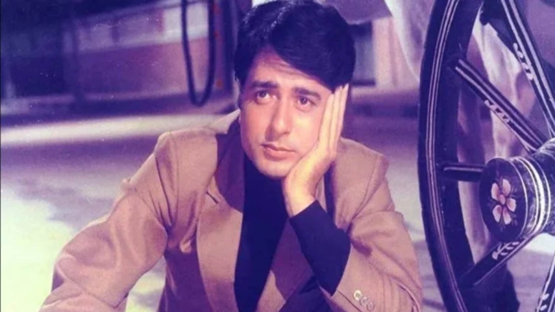 Unknown facts about Navin Nischol on his Birth Anniversary: he spent few days in jail also