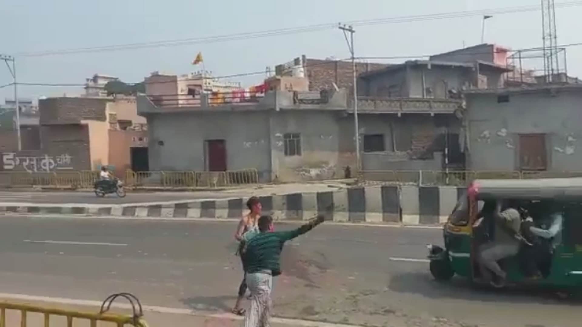Baghpat Accident News: Three wheeler overturned on highway after youth throw balloon see photos