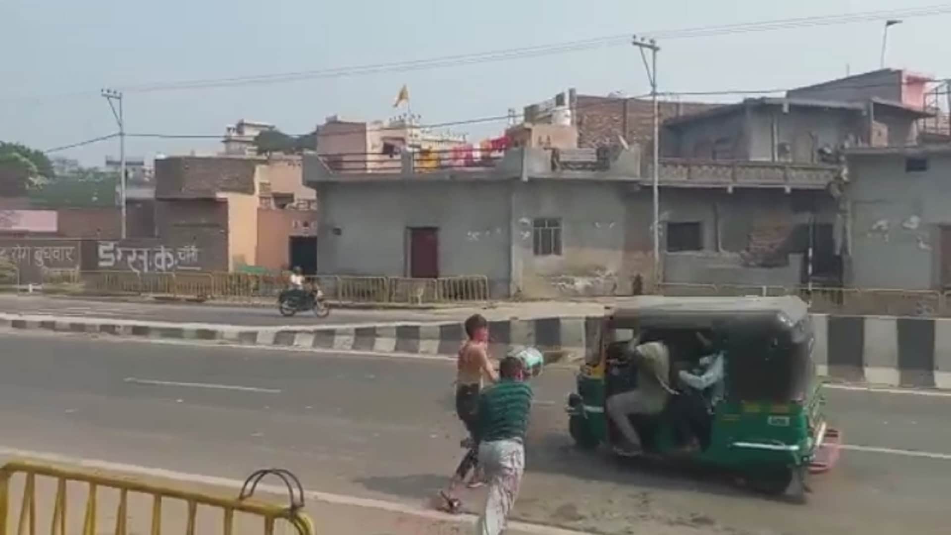 Baghpat Accident News: Three wheeler overturned on highway after youth throw balloon see photos