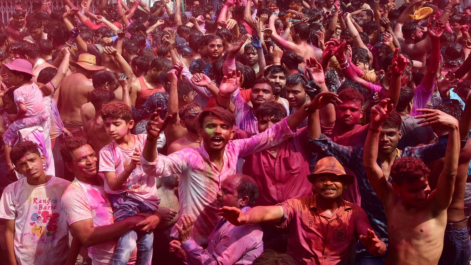 Holi 2022: Prayagraj bathed in the rain of colors