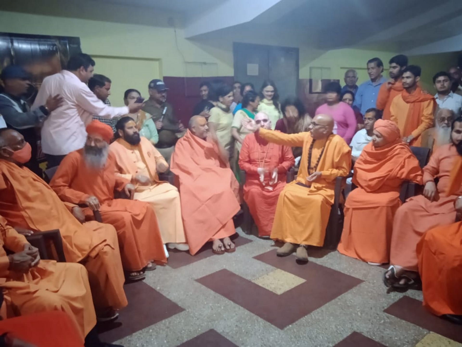 Mahamandaleshwar Swami yatindra anand Giri made free tickets for The Kashmir Files film show for saints, BJP functionaries and journalists