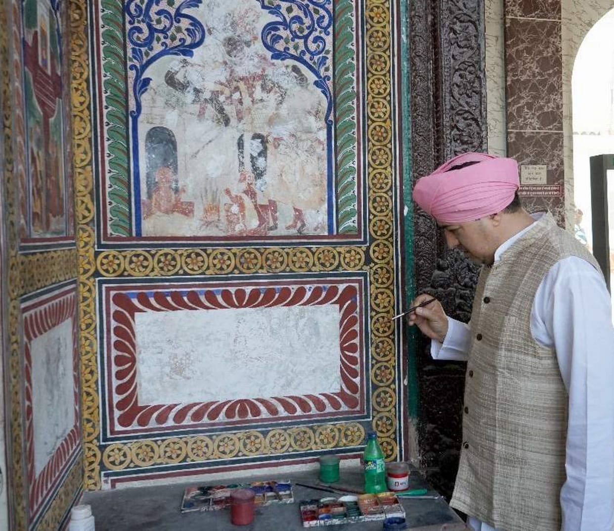 Shri Jhanda Ji Mela: Sangat reaching Doon from country and abroad, Darbar Sahib covers history of 346 years, mural paintings have become the center of attraction