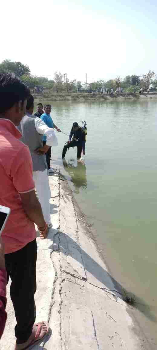 After playing Holi, a young man who went to bathe in the pond dies due to drowning