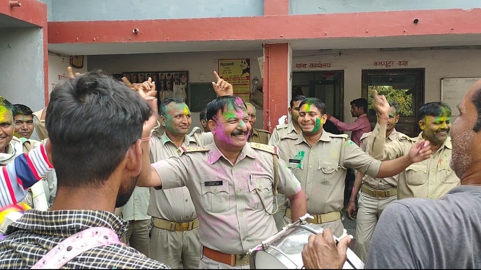 UP Police Celebrate Holi Festival in Agra 