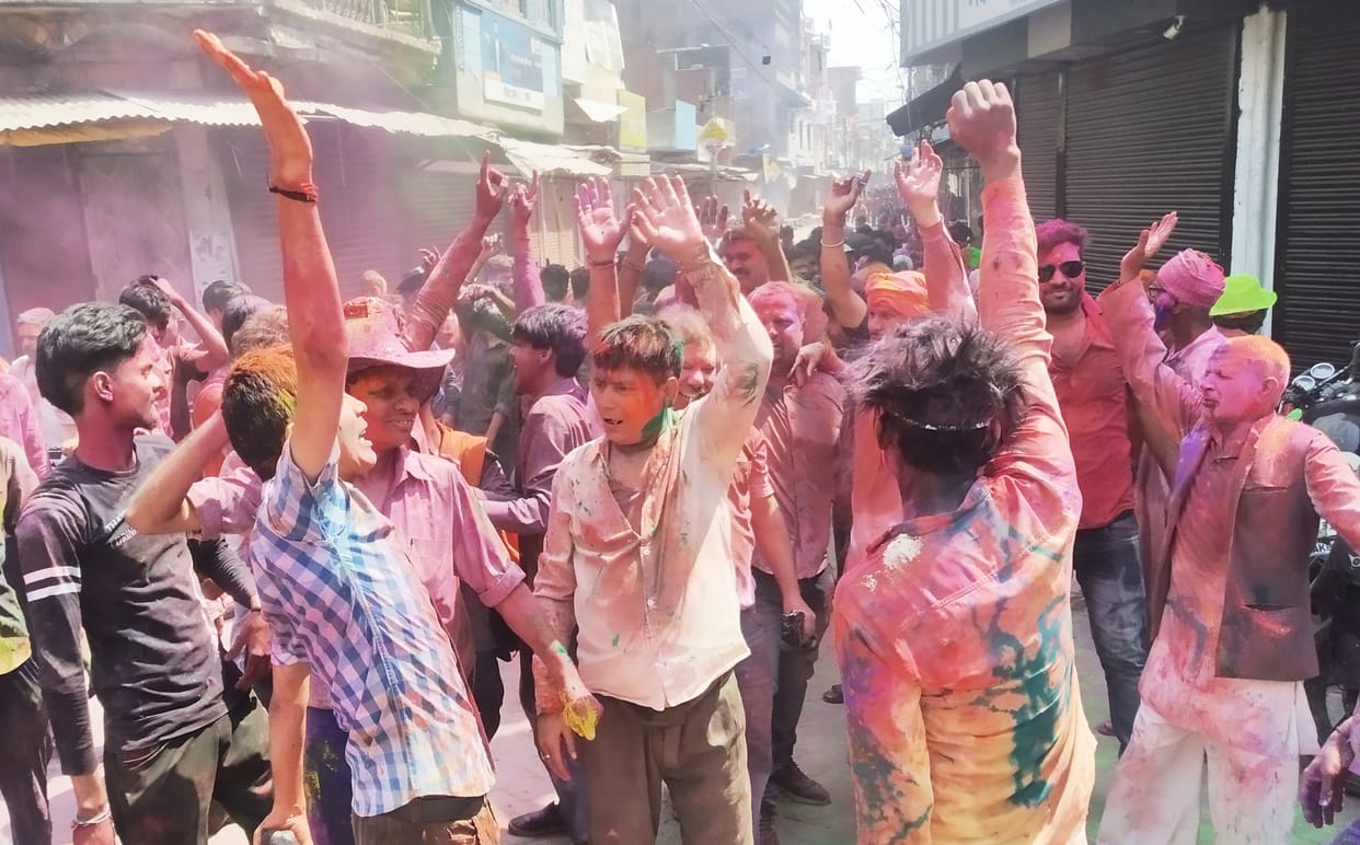 holi