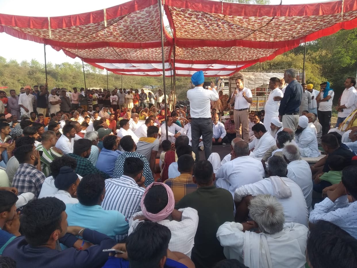 Punjab villagers stages protest against beauty proct manufacturer factory in Una's Gondpur Jaichand