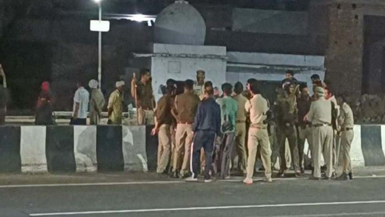 Etah: Ruckus stone pelting and firing after collision in cars one person got shot