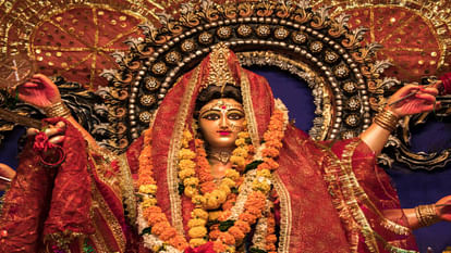 Navratri 2023: मां भगवती करती हैं शक्ति का संचार, होना है सफल तो नवरात्रि में रोजाना करें इनकी आराधना Shardiya Navratri 2023 maa durga puja benefits in Navratri