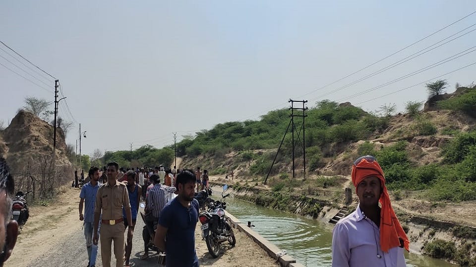 young man fell in Chambal river due to slipping two friends who jumped to save him also drowned