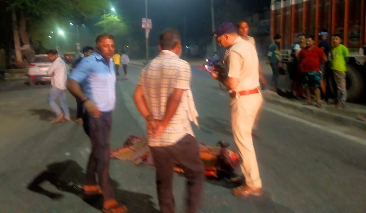 Nine year old girl going with father dies due to speeding auto overturn