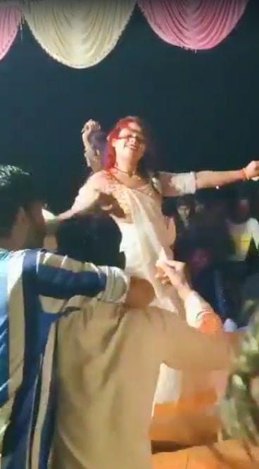auraiya news,Money kept flying till late night on the dances of bar girls, police oblivious