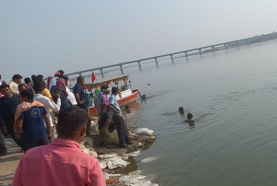 Human body parts found twice in Ganga, police said - When DNA report comes, they say something