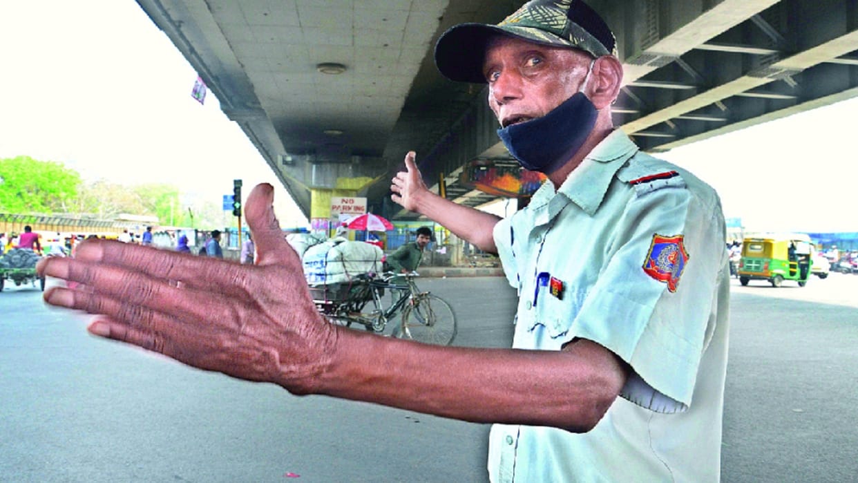 Example: Work started with hobby became the goal of life took over the responsibility of traffic police after son death in road accident